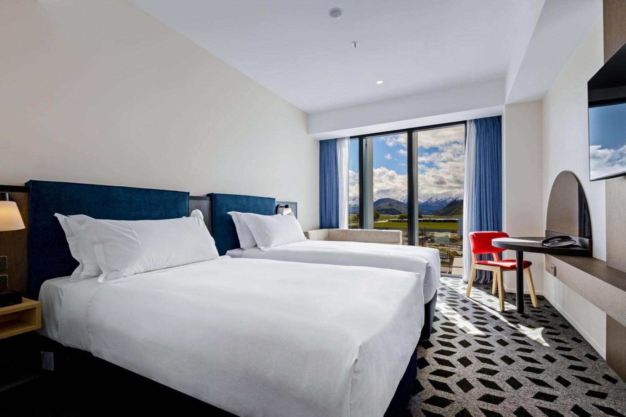Holiday Inn Queenstown Remarkables Park Exterior photo